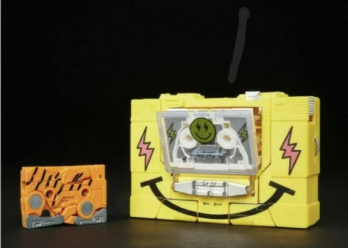 Hasbro Transformers Generations J Balvin Balvintron Energia Buzzsaw And Vibras Stripes 3-PackAction Figure 12 Hasbro Transformers Generations J Balvin Balvintron Energia Buzzsaw And Vibras Stripes 3-PackAction Figure - Image 10