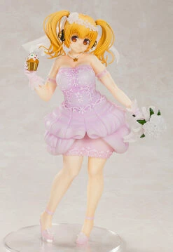Souyokusha 1/5 Scale Super Pochaco: Wedding Ver. Scale Figure Statue