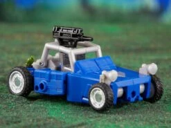 Hasbro Transformers Generations Legacy Evolution Deluxe Class Beachcomber And Paradise Parakeet Action Figure 14 Hasbro Transformers Generations Legacy Evolution Deluxe Class Beachcomber And Paradise Parakeet Action Figure -GOOD SMILE COMPANY Shop 5010996133304f