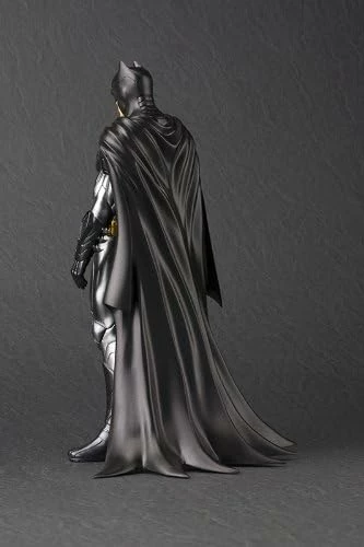 Kotobukiya DC Comics New 52 Batman Artfx+ Statue 7 Kotobukiya DC Comics New 52 Batman Artfx+ Statue - Image 5